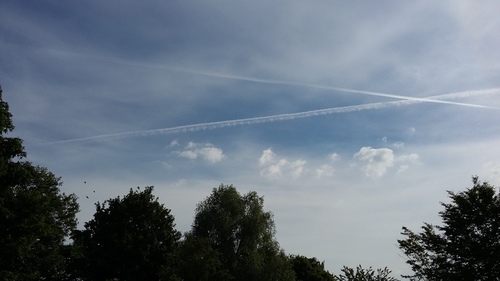 5月　ドイツ　飛行機雲